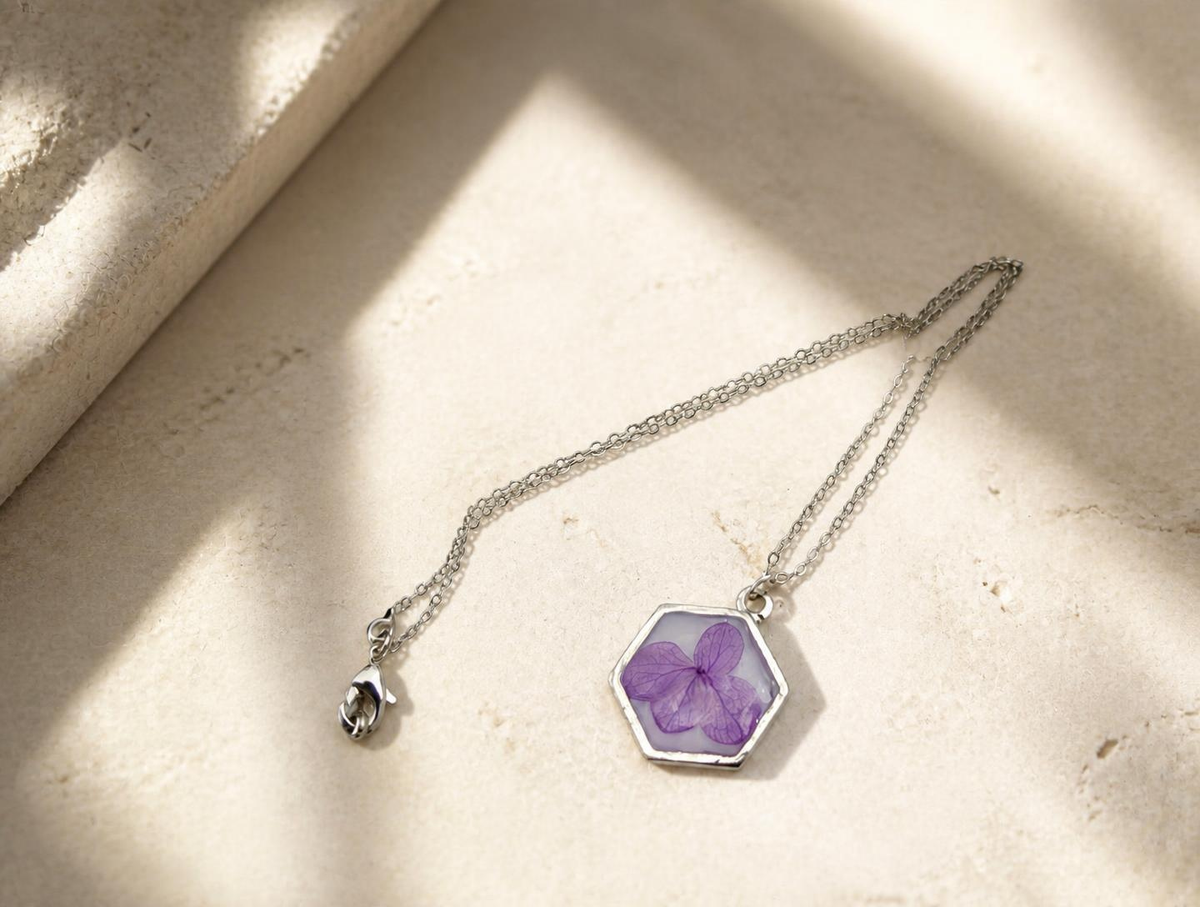 Florève necklace/ Hydrangea hax - Anti-tarnish hexagon pendant with silver chain
