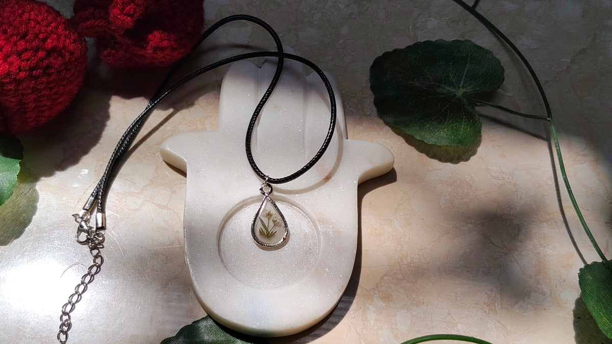 Florève necklace/White rosebud teardrop