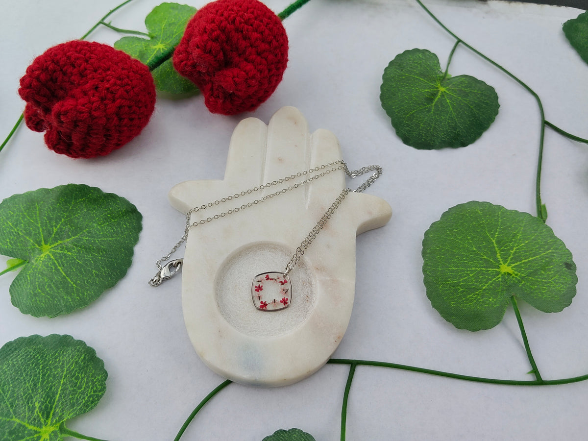 Florève necklace/ Blush box petal - Anti-tarnish box with silver chain