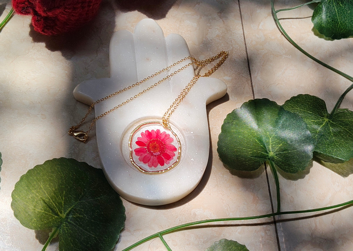 Florève necklace/Blush daisy - Anti-tarnish circle pendant with golden chain