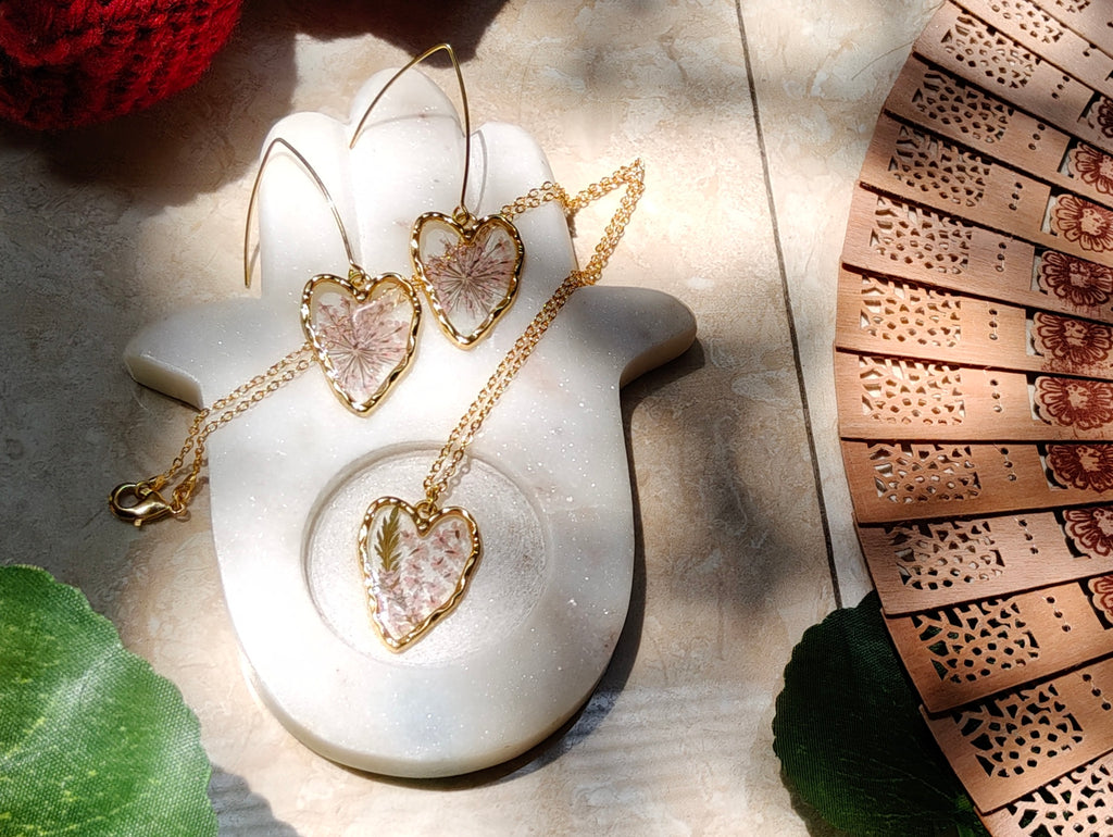 Florève necklace/Love in petals - Anti-tarnish heart pendant with golden chain and heart earrings