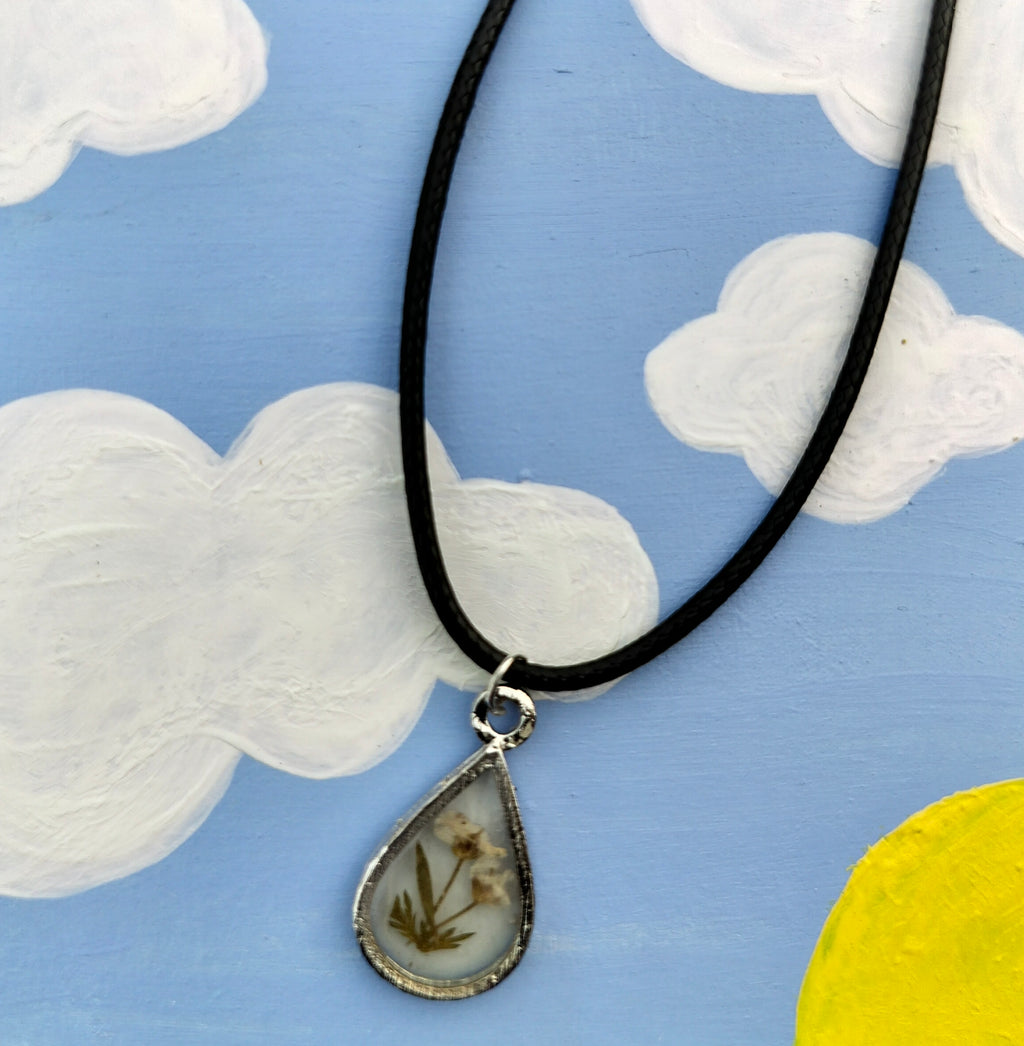 Florève necklace/White rosebud teardrop