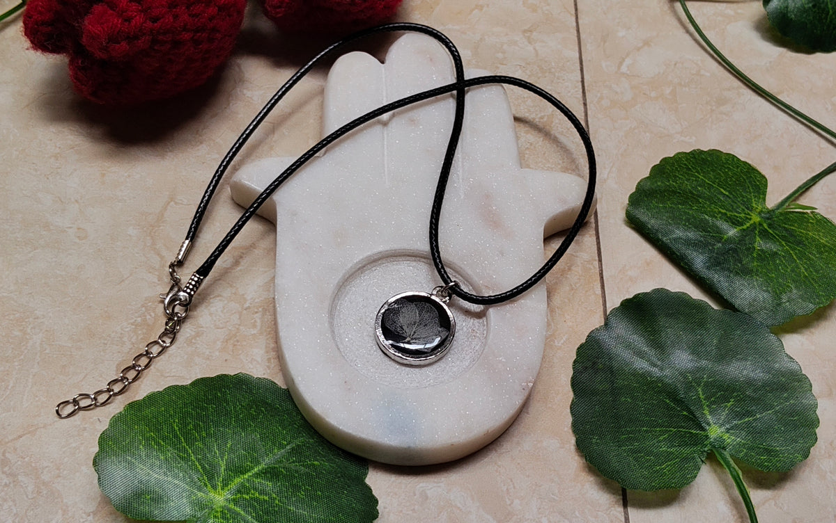 Florève necklace/Blacky hydrangea hax