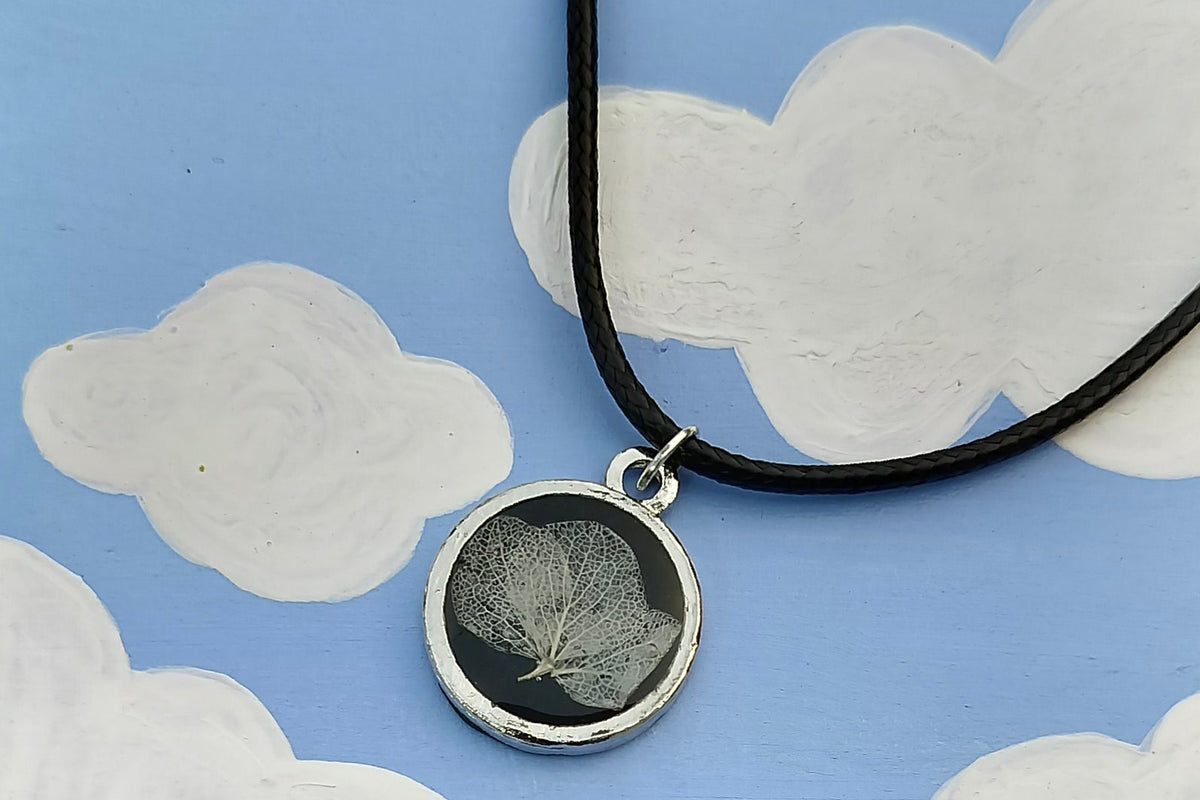 Florève necklace/Blacky hydrangea hax