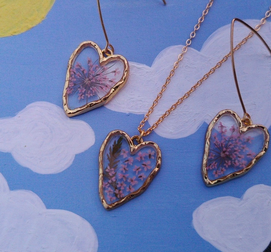 Florève necklace/Love in petals - Anti-tarnish heart pendant with golden chain and heart earrings