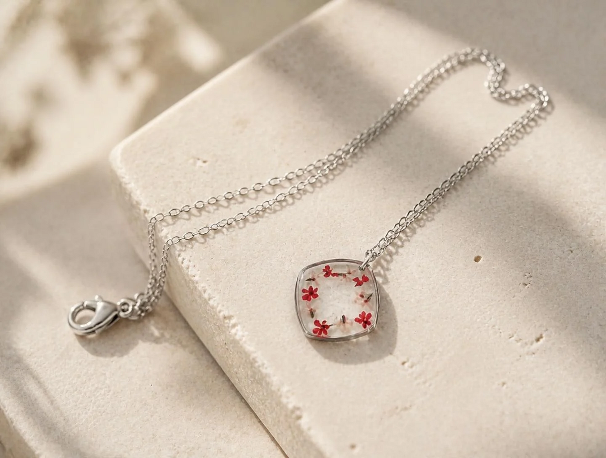 Florève necklace/ Blush box petal - Anti-tarnish box with silver chain