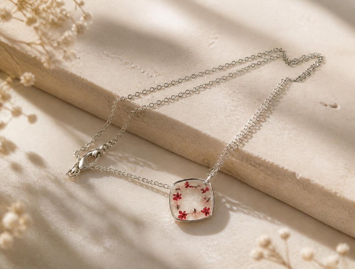 Florève necklace/ Blush box petal - Anti-tarnish box with silver chain